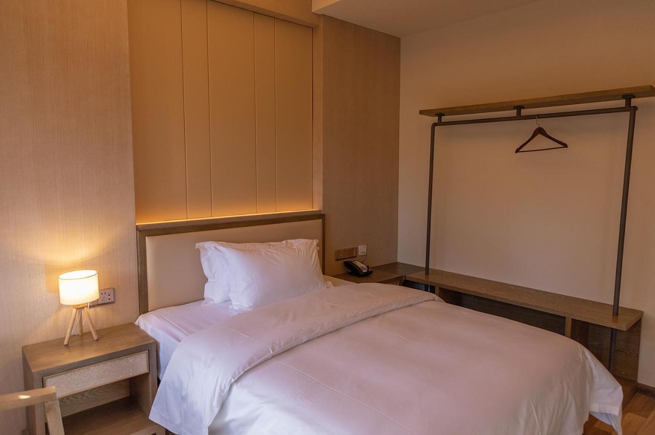 The Hump Hostel 驼峰客栈 Kunming Buitenkant foto