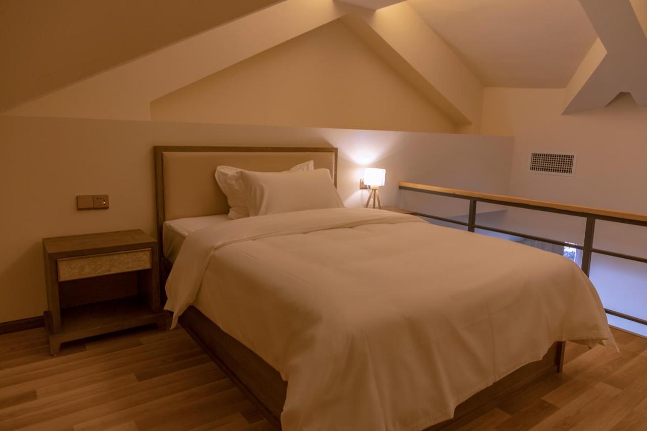 The Hump Hostel 驼峰客栈 Kunming Buitenkant foto