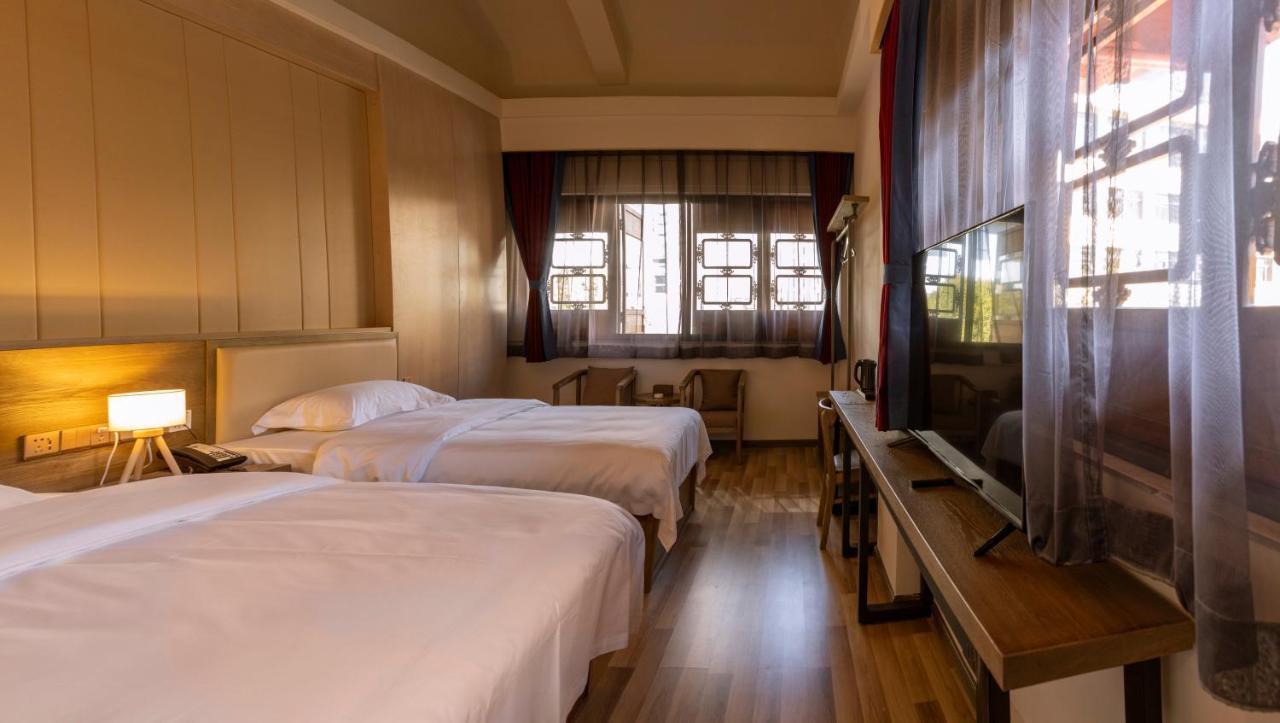 The Hump Hostel 驼峰客栈 Kunming Buitenkant foto