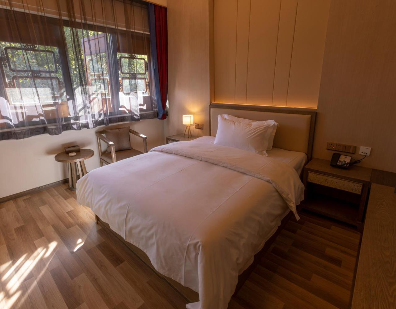 The Hump Hostel 驼峰客栈 Kunming Buitenkant foto