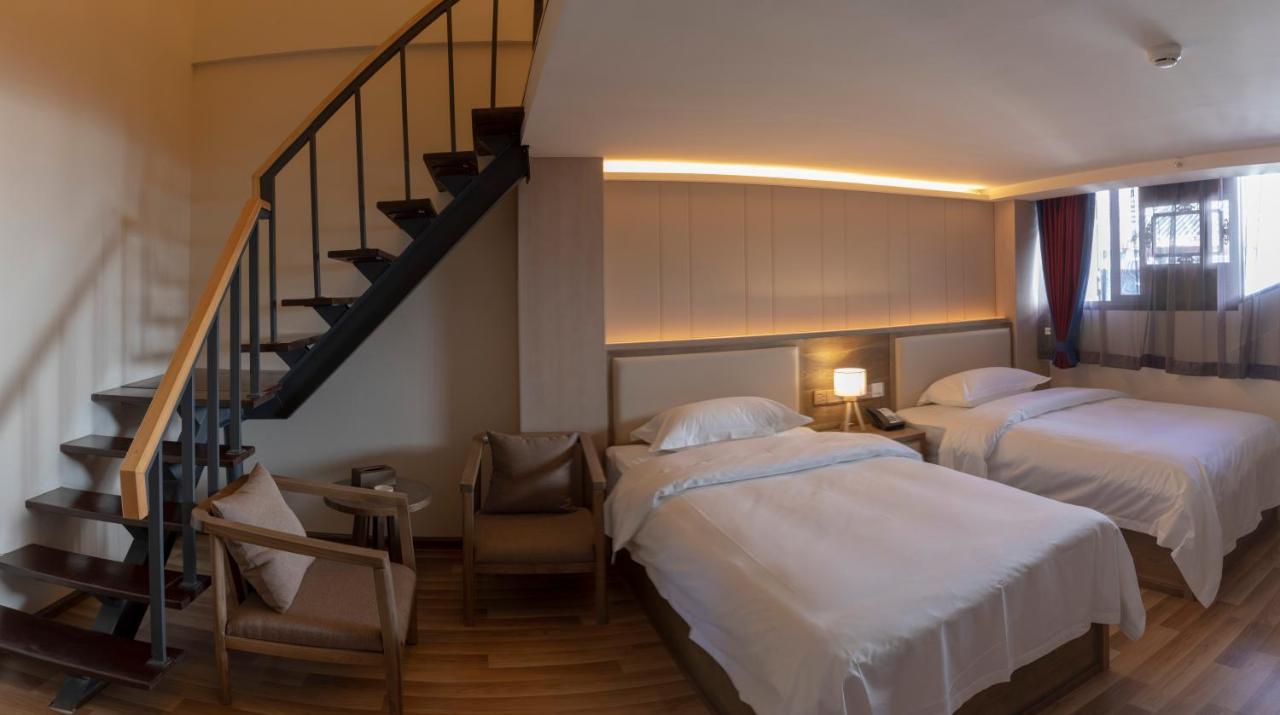The Hump Hostel 驼峰客栈 Kunming Buitenkant foto