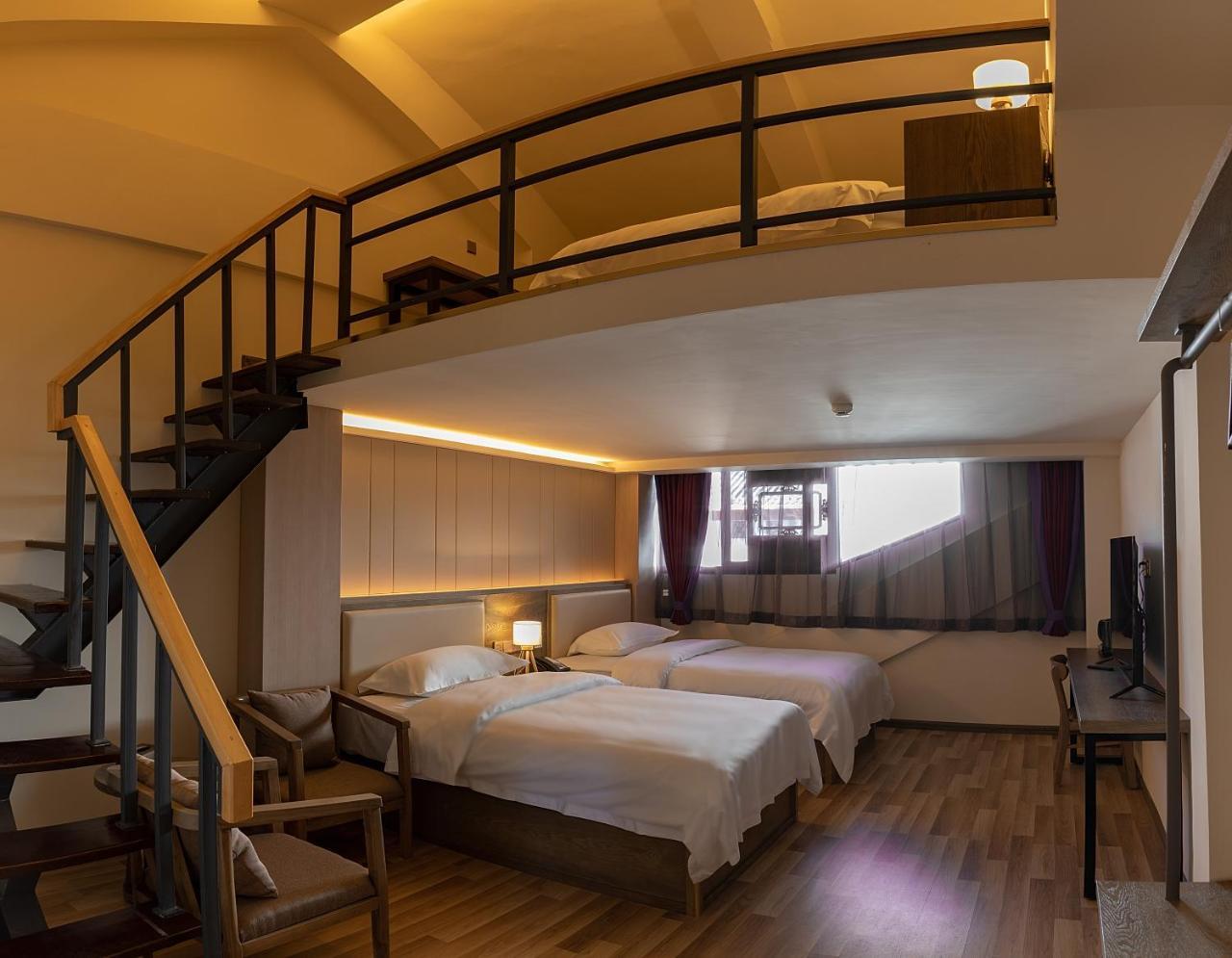 The Hump Hostel 驼峰客栈 Kunming Buitenkant foto