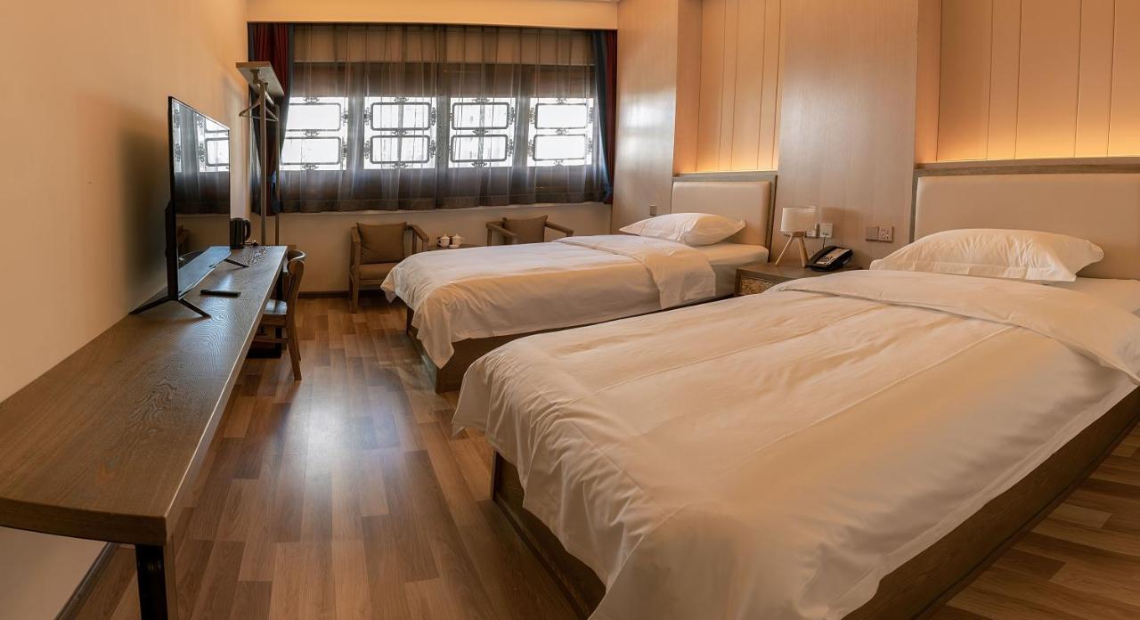 The Hump Hostel 驼峰客栈 Kunming Buitenkant foto