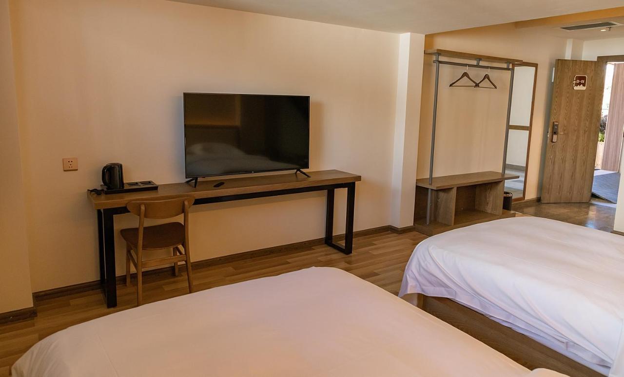 The Hump Hostel 驼峰客栈 Kunming Buitenkant foto