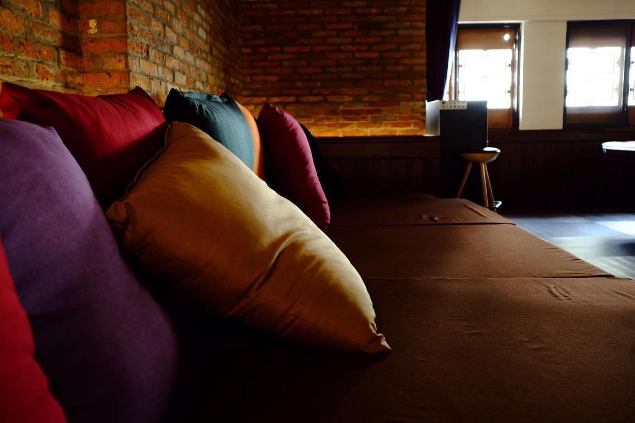 The Hump Hostel 驼峰客栈 Kunming Buitenkant foto