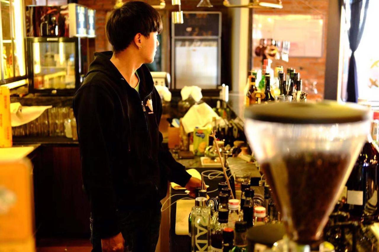 The Hump Hostel 驼峰客栈 Kunming Buitenkant foto